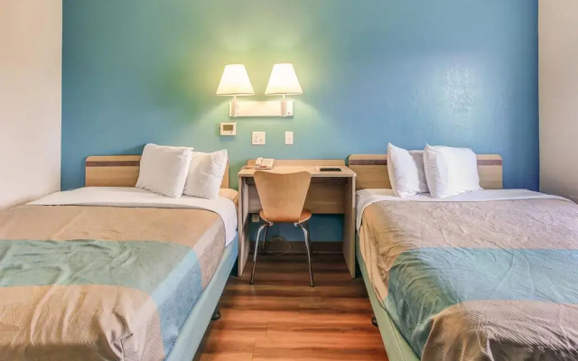 Motel 6 Coos Bay, OR
