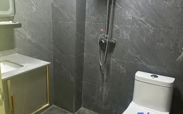 Junyi Chain Hotel (Linzhou Xinglin Road People's Square)