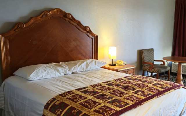 Castle Inn & Suites by OYO Lawton