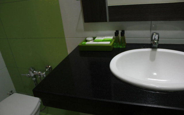 Pose in Solo by Wstay