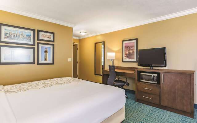 La Quinta Inn & Suites by Wyndham San Francisco Airport West