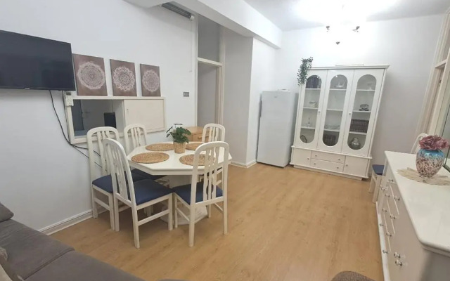 Best location 2 bed2 bath w/lift in town! (Kosher)