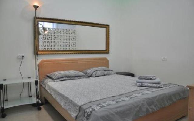 Isramax Jerusalem Apartment in Bat-Yam