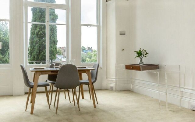 Spacious 1BR Period Apartment Hampstead