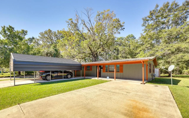 Hike, Golf & Fish: Pine Bluff Retreat