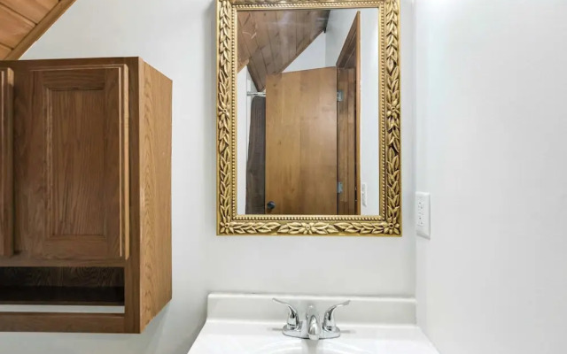 Boondock Bliss - Lakefront, Private Dock Sleeps 15!