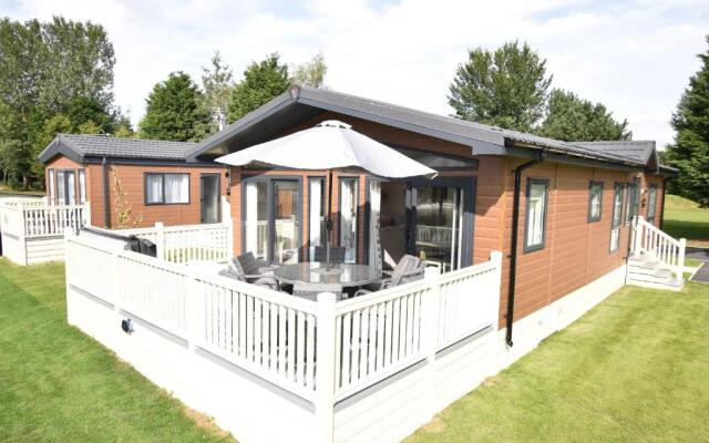 The Crucible lodge with Hot Tub