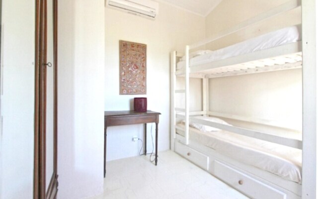 Villa With 4 Bedrooms in Maussane-les-alpilles, With Wonderful Mountai