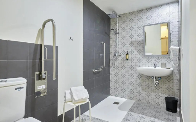 Estudios Bordadores by Valdesierra