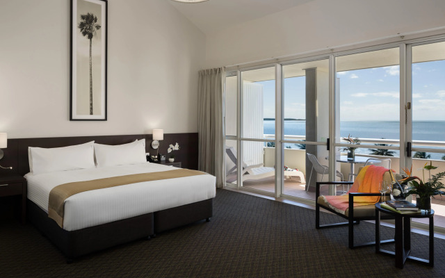 Cairns Harbourside Hotel