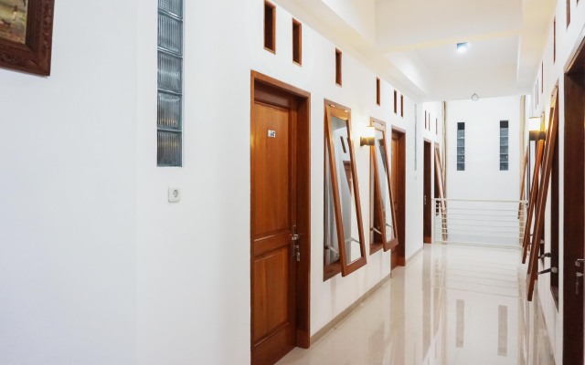 RedDoorz @ Jalan Danau Limboto