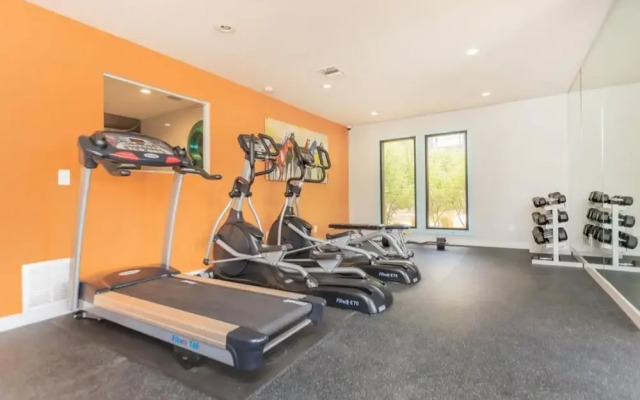 Midland Condo With Pool