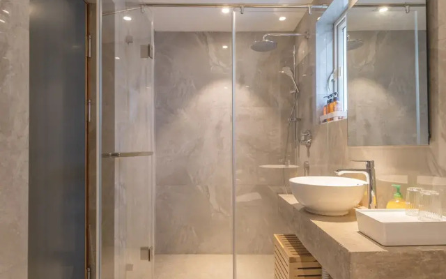 Smart House with 3 Suites