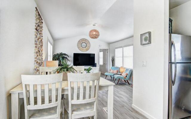 Chat N Chill Lounge NS801