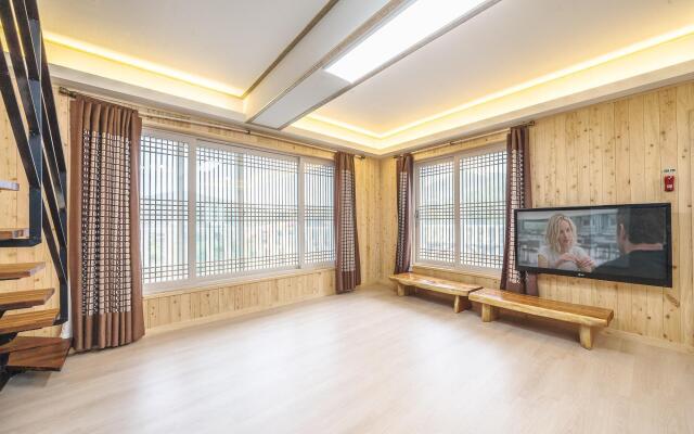 Gyeongju SoraedangA Pension
