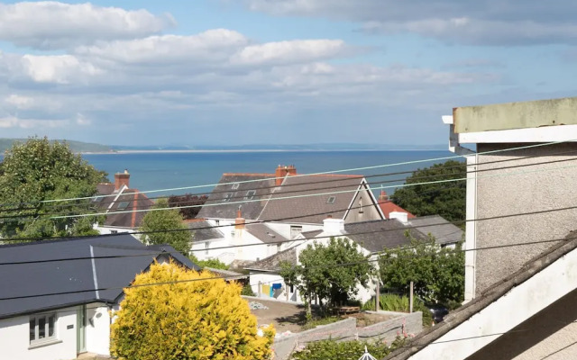 Glynmar - Sea Glimpses Hot Tub Pool Table