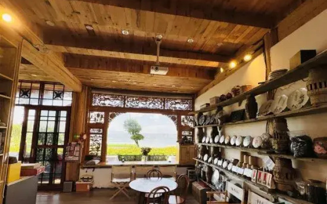 Dali Haishewan  inn (Xizhou Town Store)