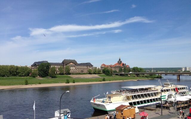 A Studio For 2 3 People In The World Famous City Of Dresden