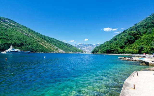 Great Studio Flat With View Near Beach in Tivat