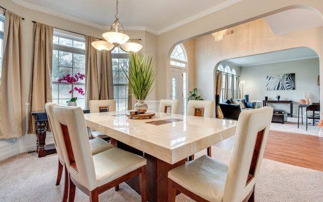 Pet-friendly Atlanta Home: 9 Mi to Downtown!