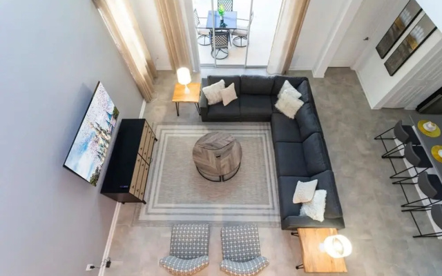 Spacious Comfy Retreat Prime Location Amazing