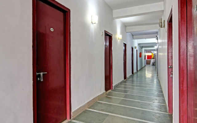 Flagship 75235 Hotel Red Rose