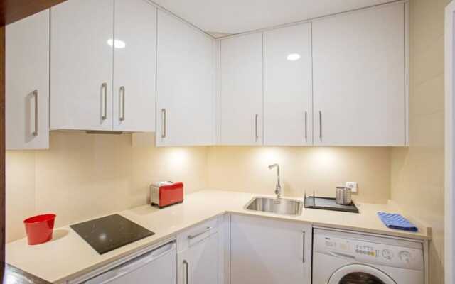 Lovely and chic 1 Bedroom Apt next to Puerta del Sol