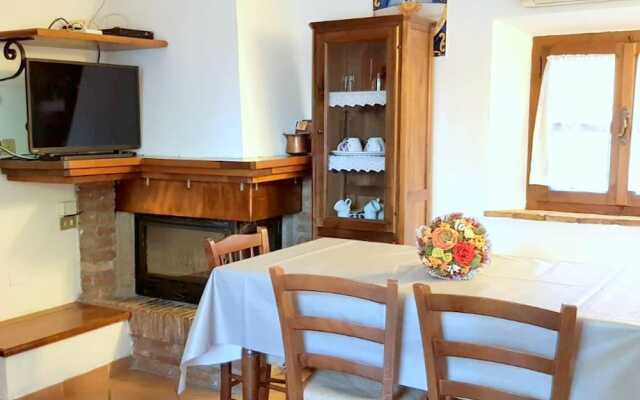 Cosy Cottage in Chiusdino with Garden