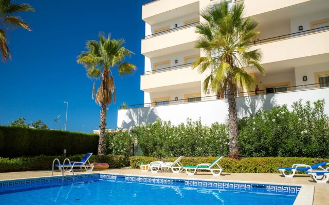 C04 - Pool View 3 Bed Apartment