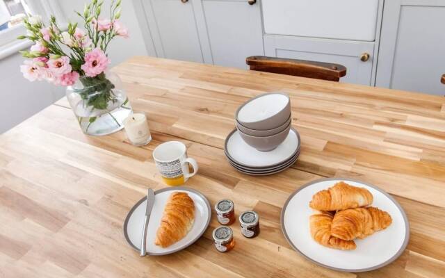 Spacious 2BR flat in Dalston!