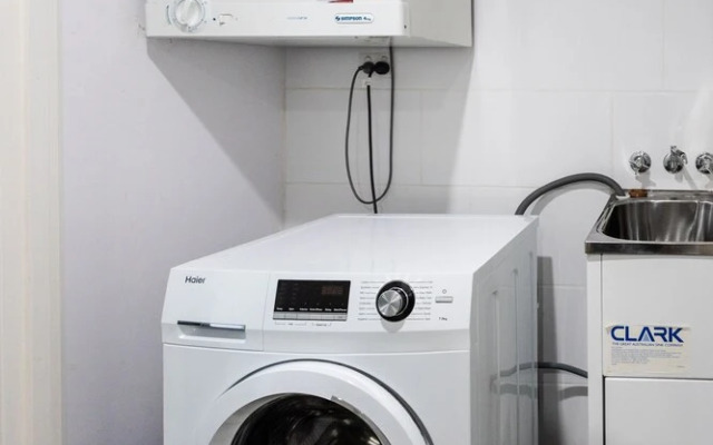 Stunning Sea Views Azura 7 Airlie & Wifi