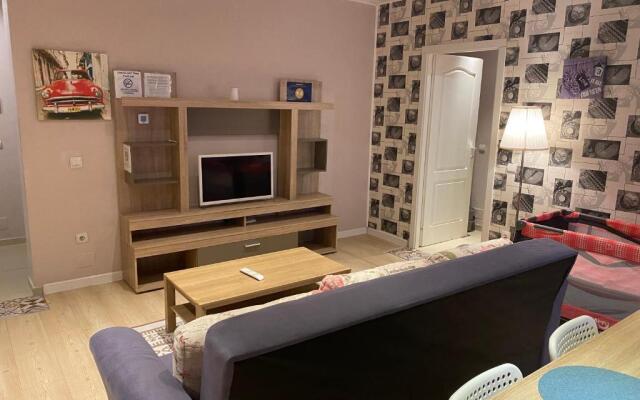 IGI RED FLAT with free private parking