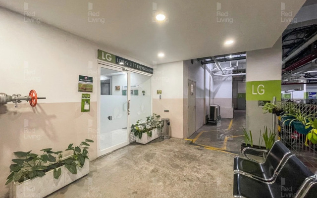 RedLiving Apartemen Parahyangan Residence - Anton Rooms
