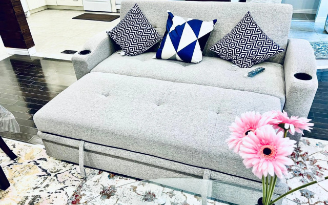 Tranquil & Cozy 30 min to Toronto ~ Backyard ~ Pkg