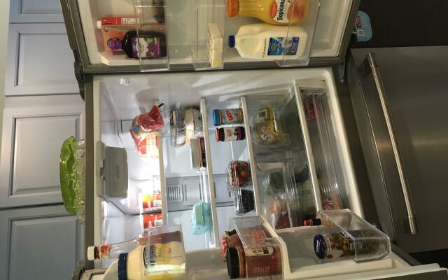 Brushwood House by Smith Point Beach