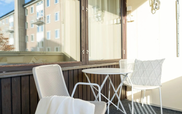 Fully renovated 3br apartment with sauna