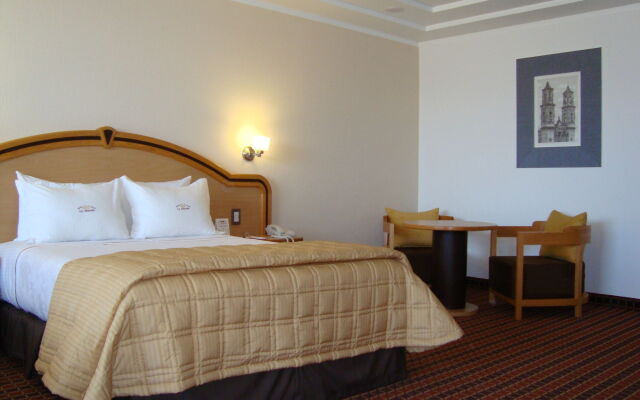 Suites Inn La Muralla Metepec