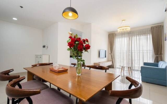 Lyshing Apartment in Vinhomes Luxury Landmark