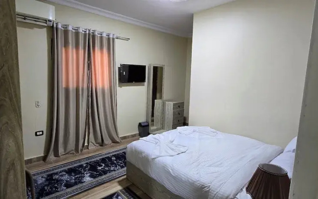 Pyramids Senusret Guest House
