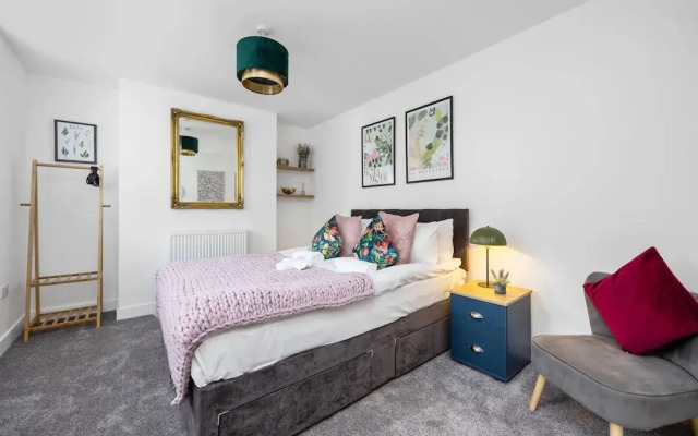Queens Mile 2 With Free Parking By My Getaways