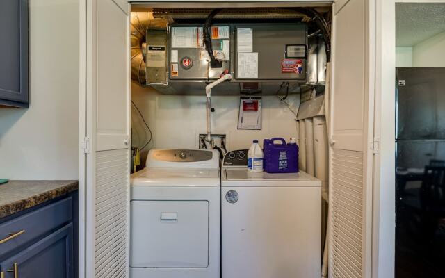 Lawrence Vacation Rental ~ 12 Mi to Indianapolis!