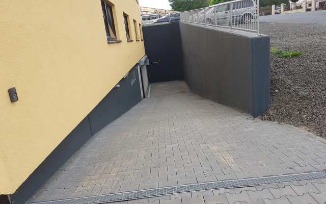 Sunnys Hotel & Residence