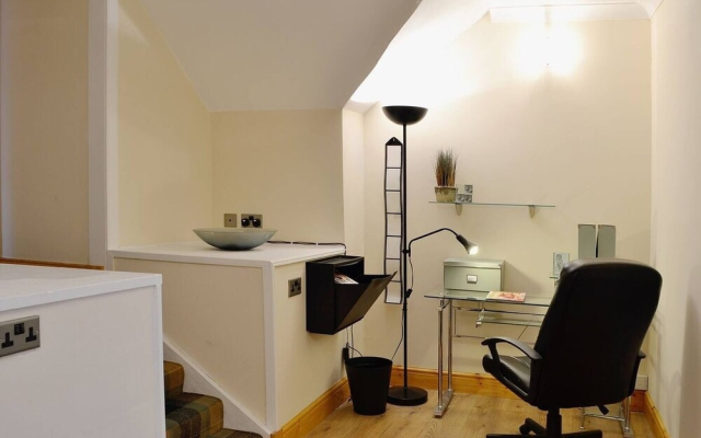 Central Scotland Country Side With Outdoor Bbq Hut