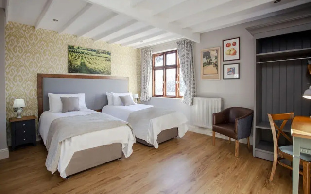 Woodborough Inn