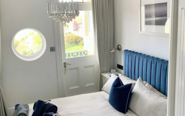 Lazy Waves Boutique B&B