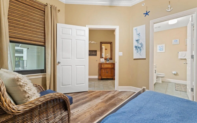 Phoenix On The Bay 1108