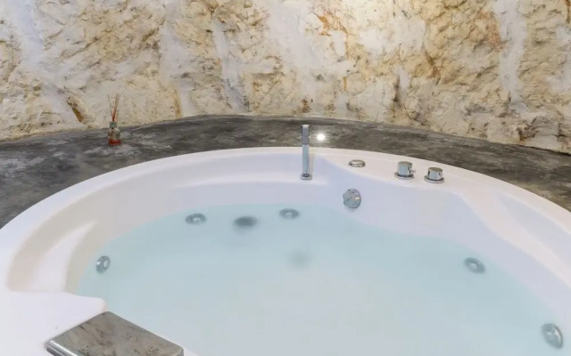 White Studio with Jacuzzi