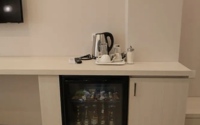 4 Room Hotel