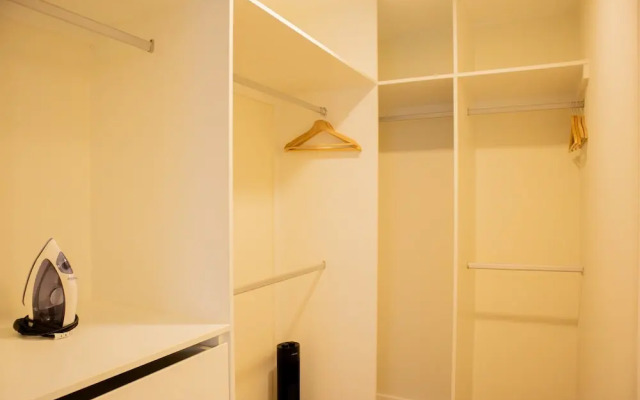 w Remarkable 1BR in San Isidro