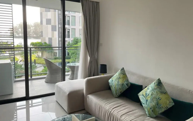 Modern apartment at Cassia by Lofty